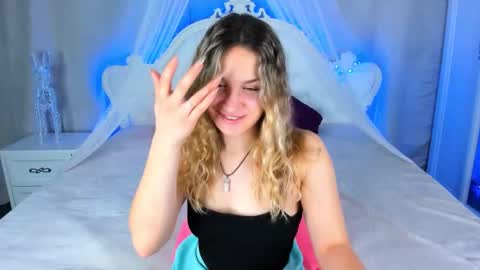 milkablond online show from February 9, 2:37 am