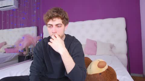 milkhunter_ online show from April 11, 7:45 am