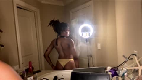 milkmarie online show from November 25, 2:21 am