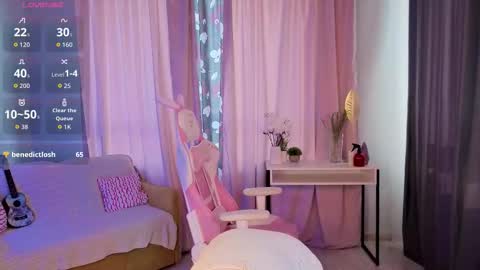 milky_basement online show from October 8, 7:36 am