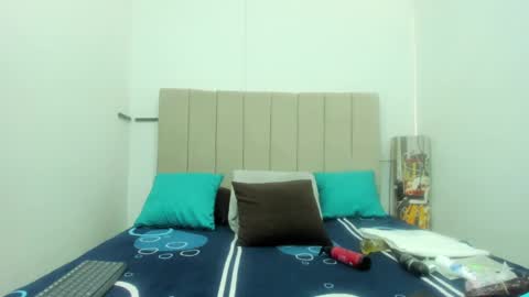 milky_lau_18 online show from January 19, 5:49 pm