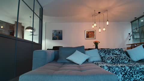 milla bella online show from March 7, 7:03 pm