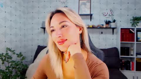 MillaXQueen online show from October 26, 3:23 pm