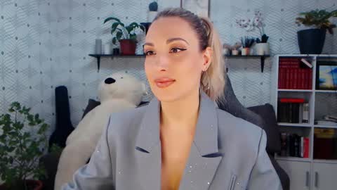 MillaXQueen online show from March 12, 12:20 pm