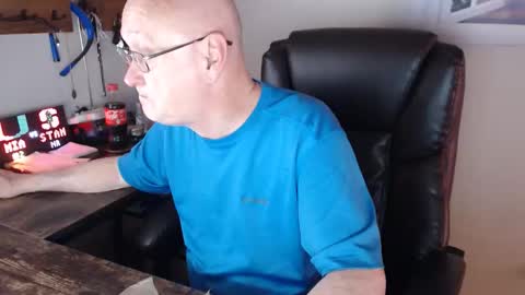 millenium0129 online show from April 6, 12:19 am