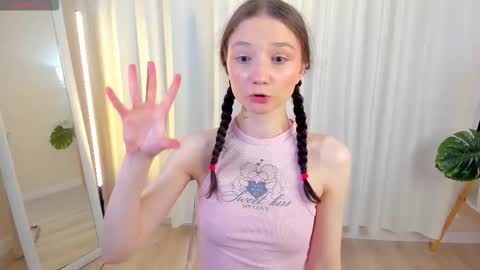 milliminimouse online show from November 23, 11:25 pm