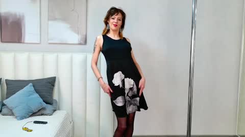 milly_loyes online show from April 3, 12:12 pm