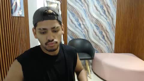 milo_tay online show from March 30, 11:43 am