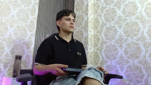 milo_tay1 online show from April 5, 3:25 am