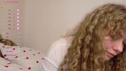 milounee online show from March 19, 11:48 am