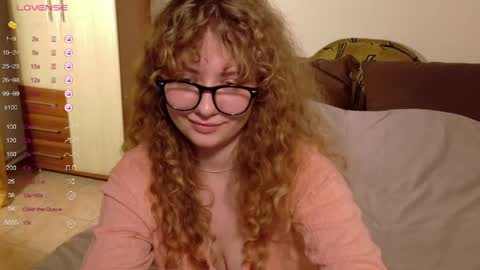 milounee online show from April 14, 4:54 pm