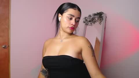 Mily Ortiz online show from November 13, 5:59 pm