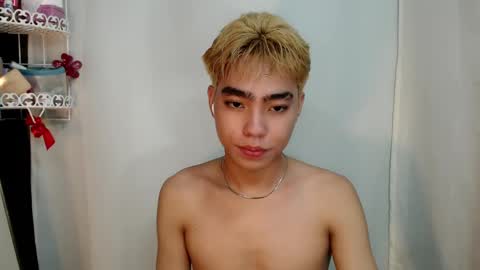 mingkla_man online show from April 19, 11:44 am