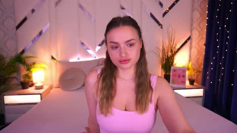 minifox_ online show from February 13, 9:12 am