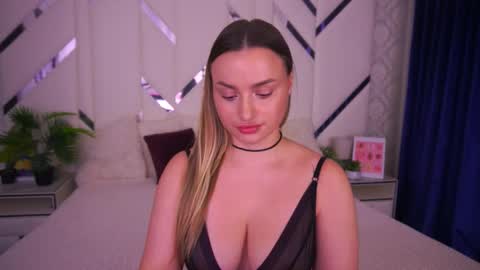 minifox_ online show from November 12, 8:16 am