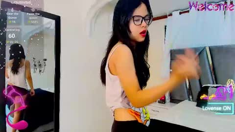 minilove_01 online show from February 25, 12:09 pm