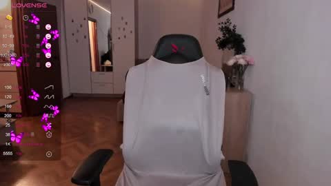 Lisa online show from February 26, 1:43 pm