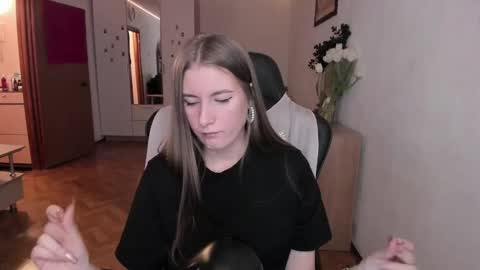 Lisa online show from March 11, 5:46 pm