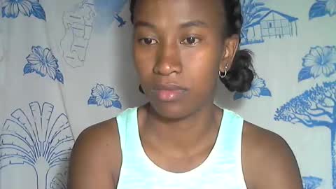 minouch211907 online show from December 18, 1:01 am