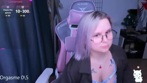 Kira online show from March 22, 8:35 pm