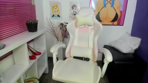 Snapshot of mishka__ chatting on October 10, 1:00 am Mishka online show from October 10, 1:00 am