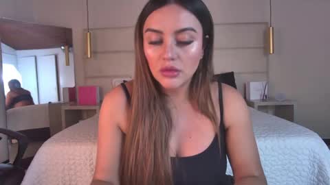 miss__ary_ online show from May 26, 12:00 pm