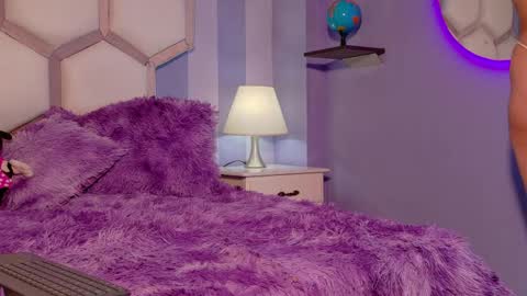 miss__jones_ online show from April 2, 1:51 pm