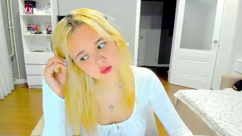 miss__selena online show from November 29, 9:55 pm