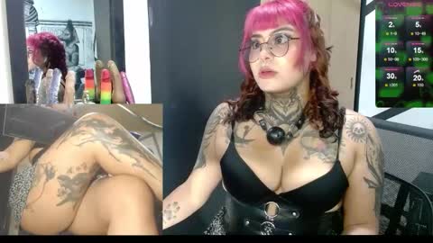 Snapshot of miss_clover chatting on October 15, 2:26 am miss_clover online show from October 15, 2:26 am