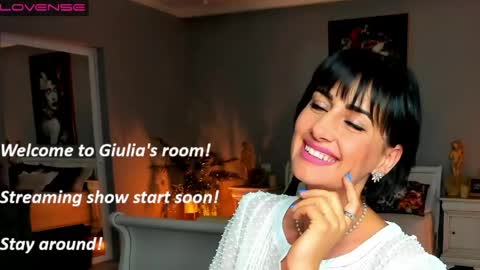 Miss Giulia online show from April 19, 8:55 pm