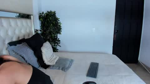 miss_khalifadoll online show from July 18, 3:19 am