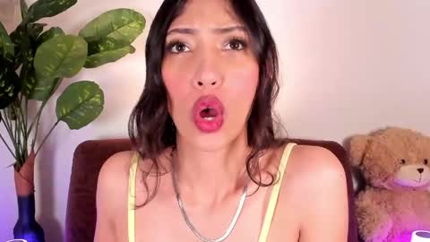 Miss Veronica online show from April 16, 1:00 pm