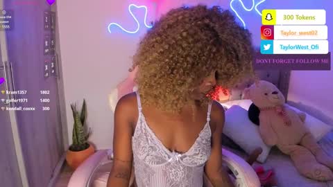 Tay Tay Independent Model   online show from March 6, 9:03 am