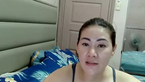 HOT MOMMY ZEPHYR online show from March 3, 7:26 am