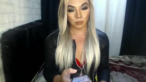 Snapshot of missaira69 chatting on December 5, 1:20 am AIRA online show from December 5, 1:20 am