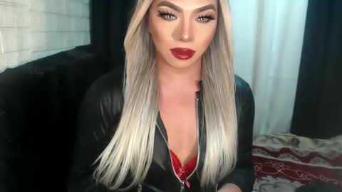 Snapshot of missaira69 chatting on December 2, 12:01 am AIRA online show from December 2, 12:01 am