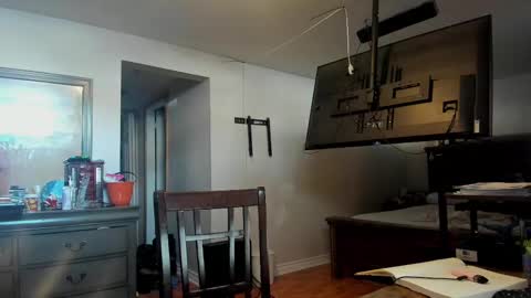 missandsircum online show from March 4, 2:21 pm