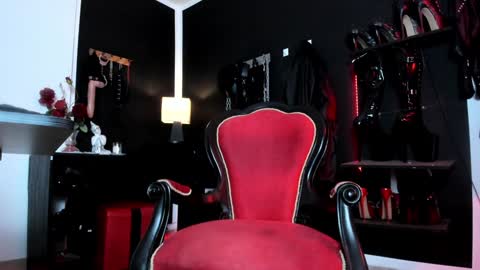 Missdarklady online show from January 31, 1:43 am