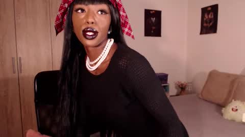 Emilie Diaz online show from December 3, 11:27 pm