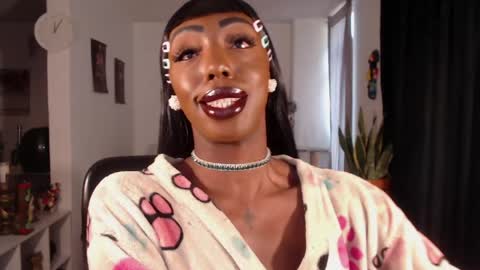 Emilie Diaz online show from April 17, 4:53 pm