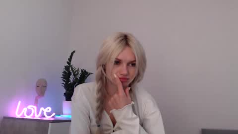 EMMA online show from December 9, 12:45 am