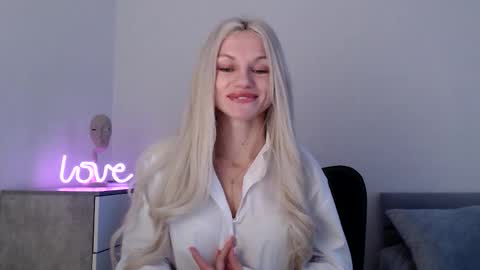 EMMA online show from December 15, 1:07 pm