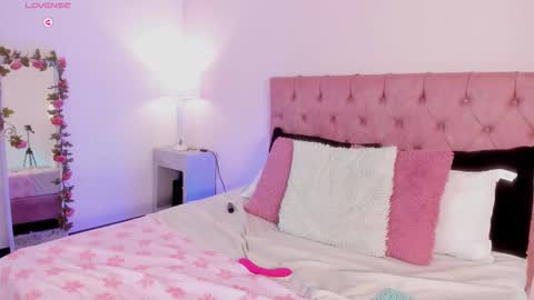 Melany Hiller online show from March 27, 8:26 am