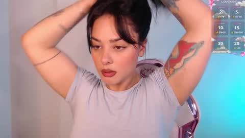 Snapshot of missmariana_ chatting on October 22, 1:31 am missmariana_ online show from October 22, 1:31 am