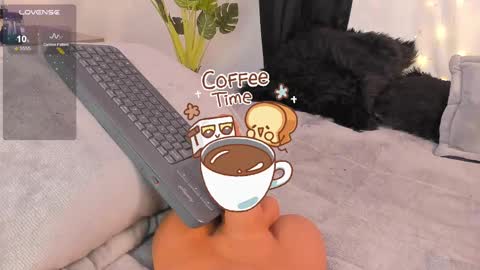 Snapshot of missmeegan_ chatting on March 5, 1:06 pm Alejandra  online show from March 5, 1:06 pm