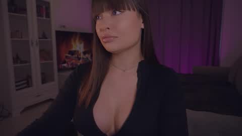 LUXXANDRA online show from February 1, 6:32 am