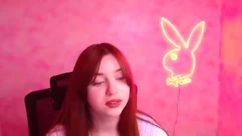 Mia online show from November 14, 8:00 pm