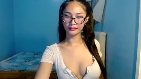 missminervaa online show from May 21, 8:48 pm