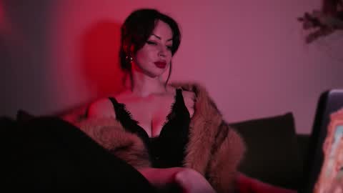   online show from November 12, 1:24 pm