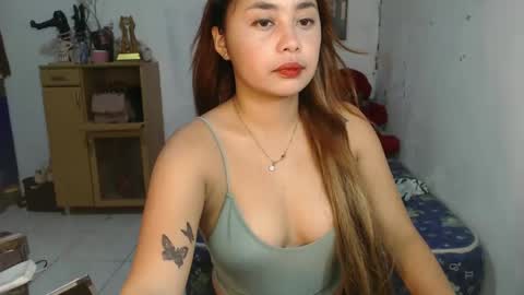 missRHEA online show from February 3, 7:40 am